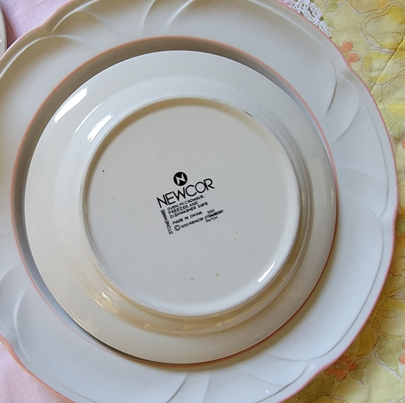 7 pc Vintage Strawberry Dish Setting Mismatched Setting - Picture 16 of 16